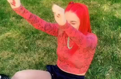 这两个小姐姐玩的好开心,小姐姐们的快乐时光