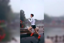 跑步小姐姐沙滩,夏日海滩跑步风采